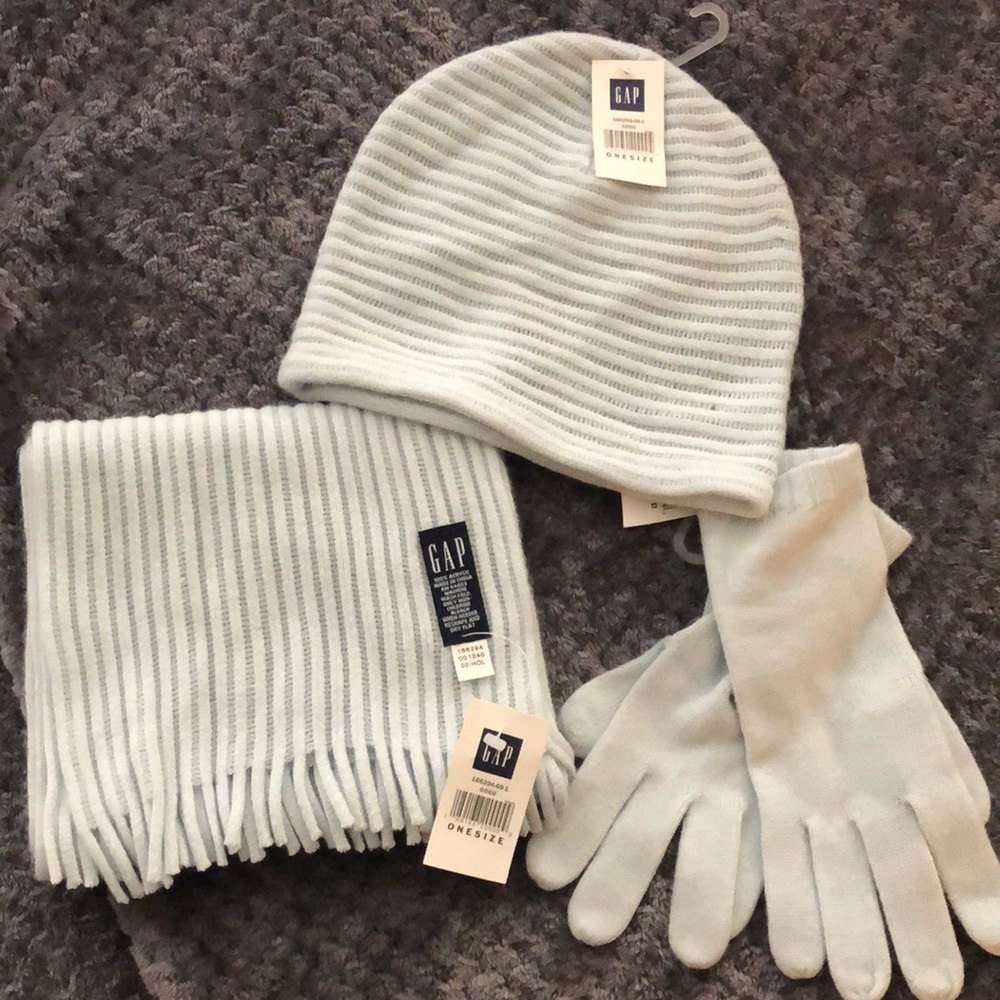 Gap Scarf, Gloves and Hat Set- NWT